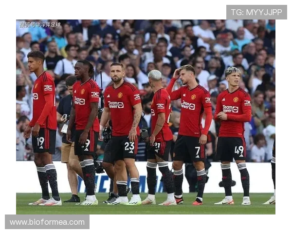 曼联重建陷入混乱，战略缺失对赛季走势形成制约